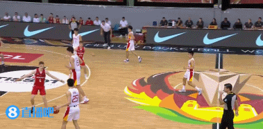 Wang Haoran assists Yang Hansen in hitting the ground. Take the ball with one hand!