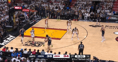 Score frequently! Aron Gordon beat 2+1 against Vincent in the unbalanced state.